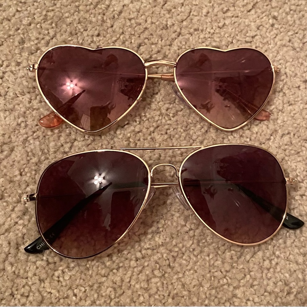 2 pairs of aviator sunglasses